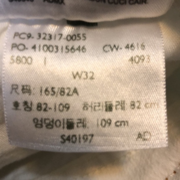 Levi's white Jean shorts - Picture 5 of 6